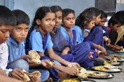 डी.ई.ओ. ने प्राचार्य को मध्यान्ह भोजन हेतु व्यवस्था के दिए निर्देश
