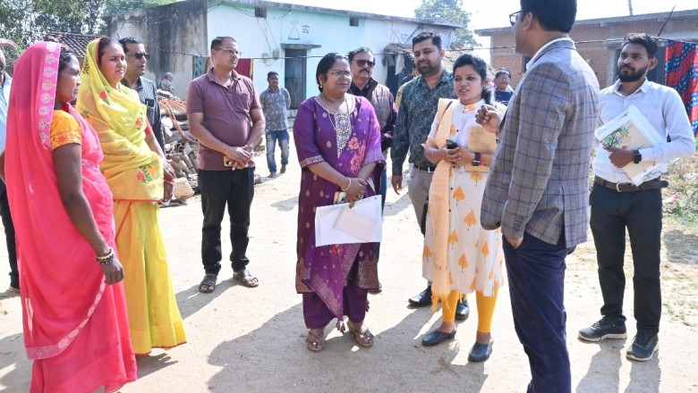 ग्राम पोंड़ और सोहागपुर पहुंचकर पीएम जनमन योजना के तहत चल रहे आवास सर्वे का लिया जायजा आवास योजना के हितग्राहियों से चर्चा भी की