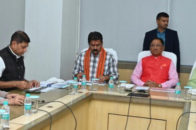 मुख्यमंत्री श्री विष्णु देव साय ने जिला कलेक्टरों को वीसी के माध्यम से दिये निर्देश