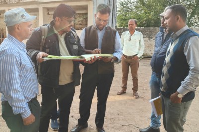 नगर निगम का राजस्व वसूली अभियान ,वार्डो में शिविर के अलावा घर घर वसूली :  आयुक्त एवं उपायुक्त भी पहुॅचे बड़े उद्यमी बकायादारों के व्यवसाय स्थल