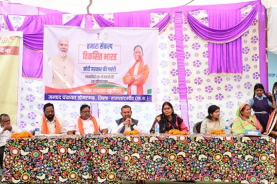 विकसित भारत संकल्प यात्रा के तहत ग्राम पंचायत खुर्सीपार में कार्यक्रम आयोजित