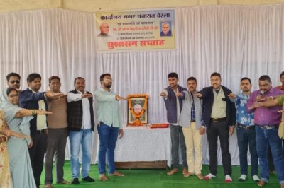 बेरला में पूर्व प्रधानमंत्री श्री अटल बिहारी वाजपेयी को किया नमन  - स्वच्छता अभियान चलाया गया