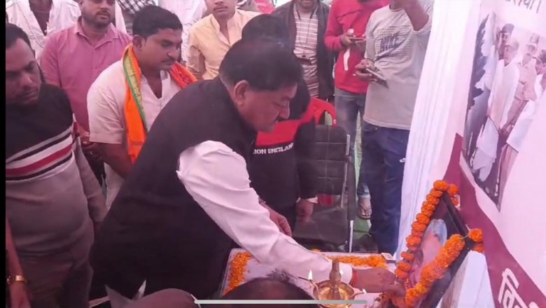 ज़िले में पूर्व प्रधानमंत्री अटल बिहारी वाजपेयी की जयंती पर जगह-जगह उन्हें पुष्पांजलि अर्पित की गयी