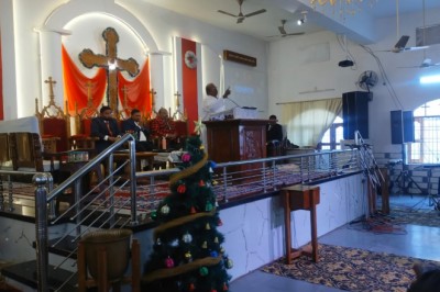 राजनांदगांव :- वेसलियन चर्च में क्रिसमस , सजे गिरजाघर , मोमबती जलाकर की विशेष प्रार्थना