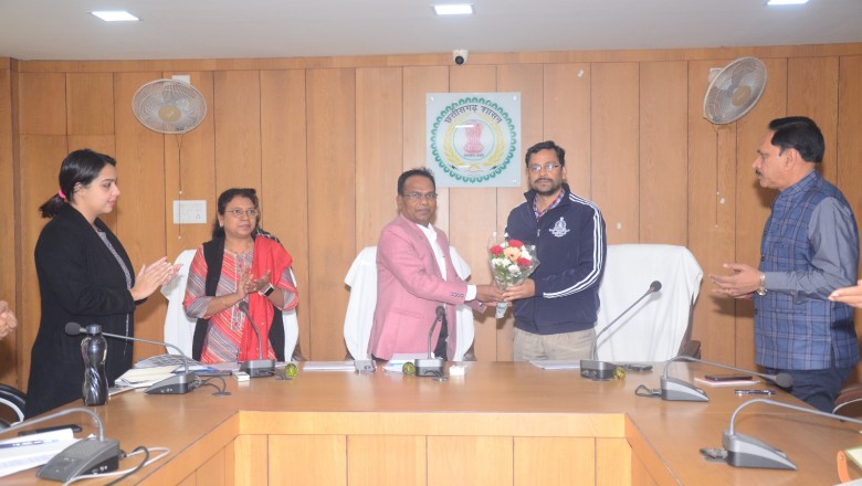 संयुक्त सचिव भारत सरकार श्री जोशी ने की  विकसित भारत संकल्प यात्रा की समीक्षा की