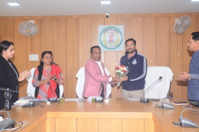 संयुक्त सचिव भारत सरकार श्री जोशी ने की  विकसित भारत संकल्प यात्रा की समीक्षा की