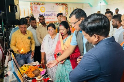 सुशासन दिवस पर किसानों को  धान का दो साल के बकाया बोनस राशि वितरण किया गया :गीता घासी साहू