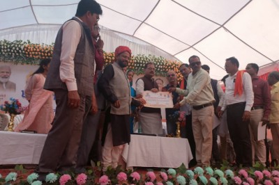बेरला विकासखंड के 19901 किसानों के खाते मे दो वर्षो का कुल लंबित राशि 67 करोड़ 1 लाख 45 हजार की राशि अंतरित*