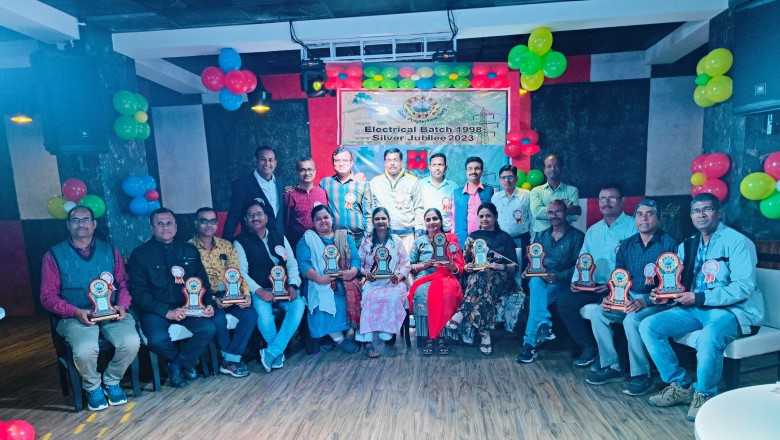 सिल्वर जुबीली रियूनियन समारोह में मिले इलेक्ट्रिकल 1998 बैचमेट्स