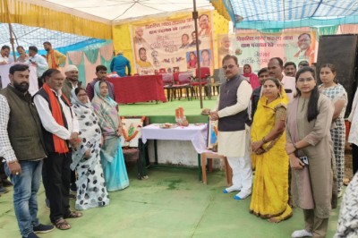 ग्रामीण ने बढ़ चढ़कर हिस्सा लिया व केन्द्र सरकार की विभिन्न जन हितकारी योजनाओं की जानकारी ली