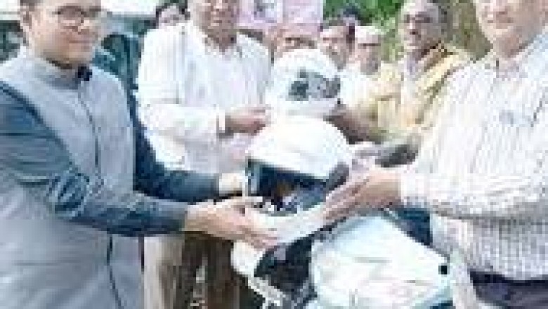 कलेक्टर ने मेरा परिवार हेलमेट परिवार अभियान अंतर्गत जिला पंचायत की टीम को हेलमेट पहनने के लिए प्रोत्साहित करते हुए किया रवाना