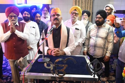उप मुख्यमंत्री शर्मा ने वीर बाल दिवस पर गुरुद्वारा में माथा टेक कर लिया आशीर्वाद - बालकों की शहादत पूरे भारतवर्ष के लिए प्रेरणा का विषय