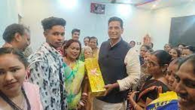 विधायक देवेन्द्र यादव पहुचे चन्द्रशेखर नगर और  सेक्टर 1  , घर घर जाकर किया लोगों को धन्यवाद