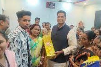 विधायक देवेन्द्र यादव पहुचे चन्द्रशेखर नगर और  सेक्टर 1  , घर घर जाकर किया लोगों को धन्यवाद