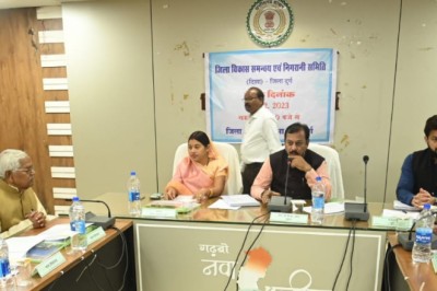 सभी योजनाओं का बेहतर क्रियान्वयन कर हितग्राहियों को लाभान्वित करें-सांसद  विजय बघेल