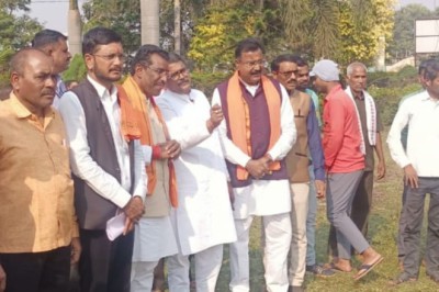 विकसित भारत संकल्प यात्रा में कृषकों को प्रधानमंत्री किसान सम्मान निधि तथा किसान क्रेडिट कार्ड का मिल रहा है लाभ