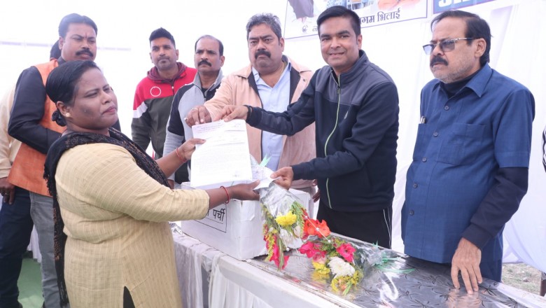 विकसित भारत संकल्प यात्रा शिविर में निकाले गए आवास आबंटन हेतु  लाॅटरी