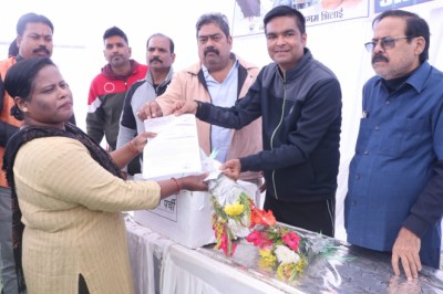 विकसित भारत संकल्प यात्रा शिविर में निकाले गए आवास आबंटन हेतु  लाॅटरी