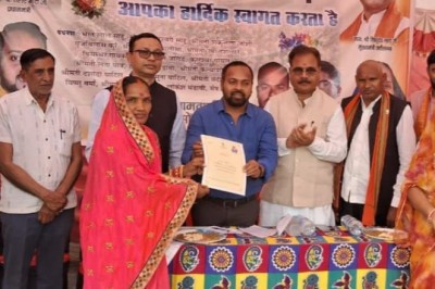विकसित भारत संकल्प यात्रा आईईसी वैन का ज़िले के ग्रामों में हो रहा स्वागत   सरकारी योजना का लाभ हर पात्र हितग्राहियों को मिले : विधायक श्री दीपेश