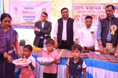 विकसित भारत संकल्प यात्रा के अंतर्गत केन्द्र शासन की योजनाओं का अधिक से अधिक लाभ ले ग्रामवासी - कलेक्टर