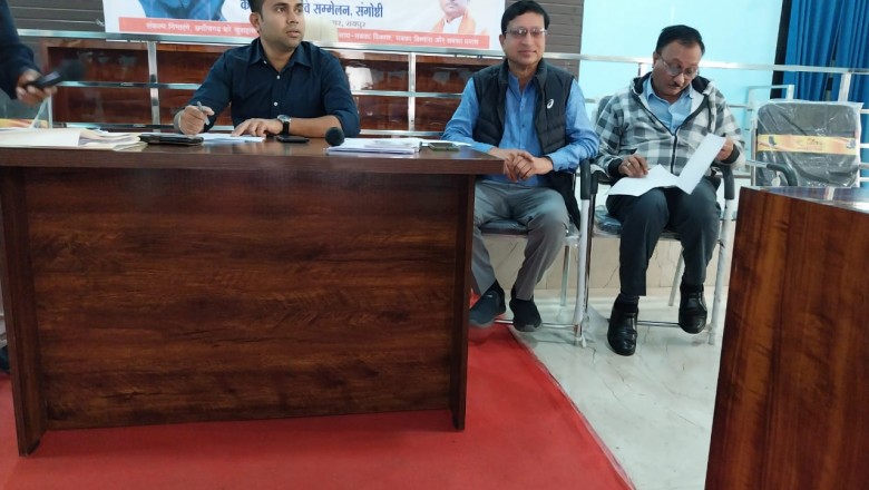 लापरवाह कर्मचारी को आयुक्त ने थमाया नोटिस