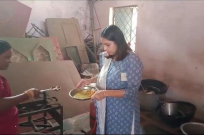 *रसोईघर की साफ-सफाई व स्कूलों मे मिलने वाले मध्याह्न भोजन की गुणवत्ता देखी