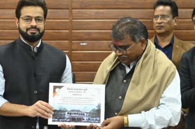 सेवानिवृत्त अधिकारी को दी गई भावभीनी बिदाई