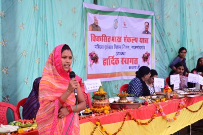 विकसित भारत संकल्प यात्रा के तहत मोबाईल वैन शासकीय योजनाओं की जानकारी देने पहुंची ग्राम महरूमखुर्द