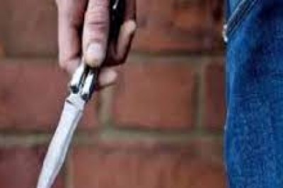झगडे का बीच - बचाव करने गए युवक की चाकू मार कर हत्या