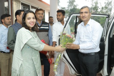 जिले के नवपदस्थ कलेक्टर रणबीर शर्मा ने किया पदभार ग्रहण 11 वें कलेक्टर के तौर पर रणबीर शर्मा ने किया पदभार ग्रहण