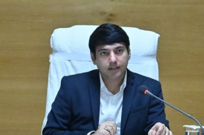 कलेक्टर  आकाश छिकारा ने गणतंत्र दिवस समारोह गरिमामय तरीके से मनाने अधिकारियों की ली बैठक