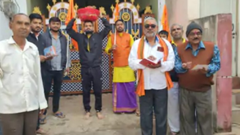 कुम्हारी में घर-घर पहुंच रही रामभक्तों की टोली, रामलला की प्राण प्रतिष्ठा का दे रहे हैं निमंत्रण