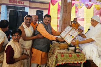 त्रिवेणी जयंती पर सांसद बघेल ने सौभाग्यवती  माता को समर्पित किया भारत गौरव सम्मान