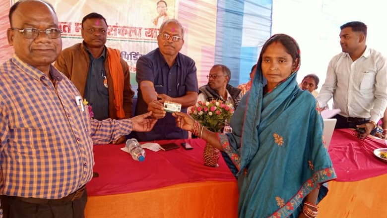 विकसित भारत संकल्प यात्रा शिविर से हितग्राही हो रहे लाभान्वित