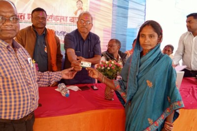 विकसित भारत संकल्प यात्रा शिविर से हितग्राही हो रहे लाभान्वित