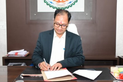 जिले के नवपदस्थ कलेक्टर  संजय अग्रवाल ने किया कार्यभार ग्रहण