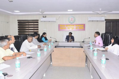 कलेक्टर ने ली राजनीतिक दलों के प्रतिनिधियों की बैठक
