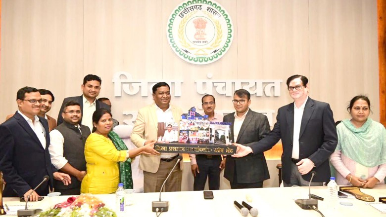 निवर्तमान कलेक्टर  डोमन सिंह को दी गई भावभीनी विदाई