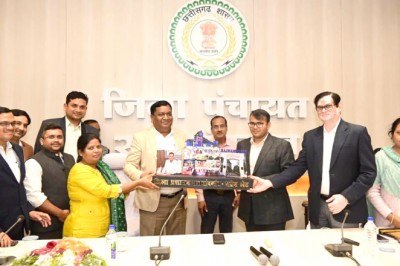 निवर्तमान कलेक्टर  डोमन सिंह को दी गई भावभीनी विदाई