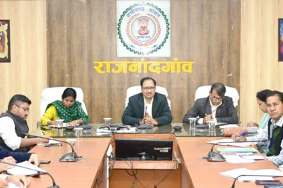 नवपदस्थ कलेक्टर से अधिकारियेां ने की सौजन्य भेंट - अधिकारियों ने नये दायित्व के लिए हार्दिक बधाई एवं शुभकामनाएं दीं