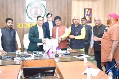कलेक्टर की अध्यक्षता में राजनैतिक दलों की बैठक संपन्न - विशेष संक्षिप्त पुनरीक्षण के संबंध में हुई चर्चा