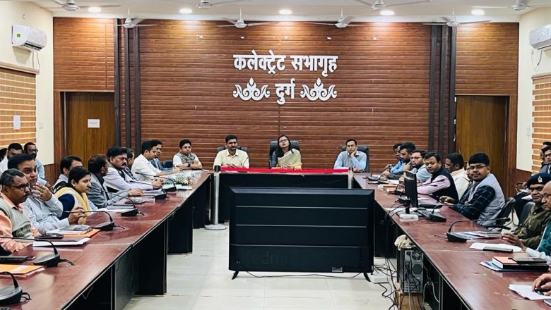 नवपदस्थ कलेक्टर ने अधिकारियों से परिचय प्राप्त कर  - निर्धारित समय अवधि में अपने कार्याे को बेहतर ढंग से संपादित करने कहा