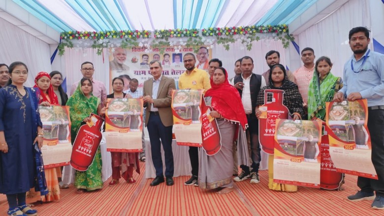 नवपदस्थ कलेक्टर  रणबीर शर्मा पहुंचे ग्राम तेलगा , विकसित भारत संकल्प यात्रा कार्यक्रम में हुए शामिल
