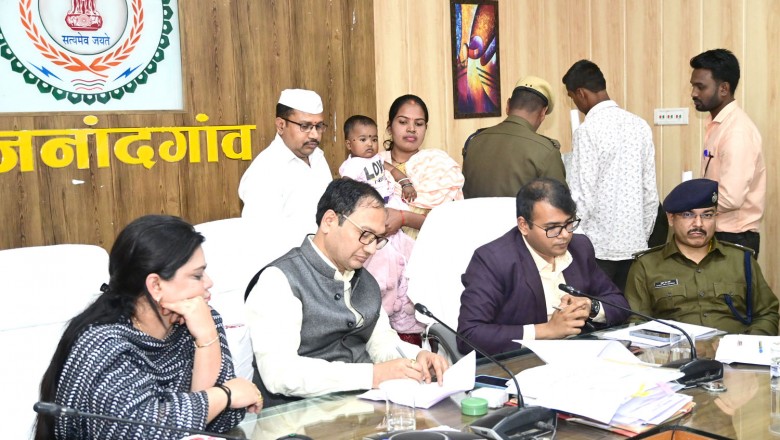 जनदर्शन में कलेक्टर ने संवेदनशीलता पूर्वक सुनी नागरिकों की समस्याएं