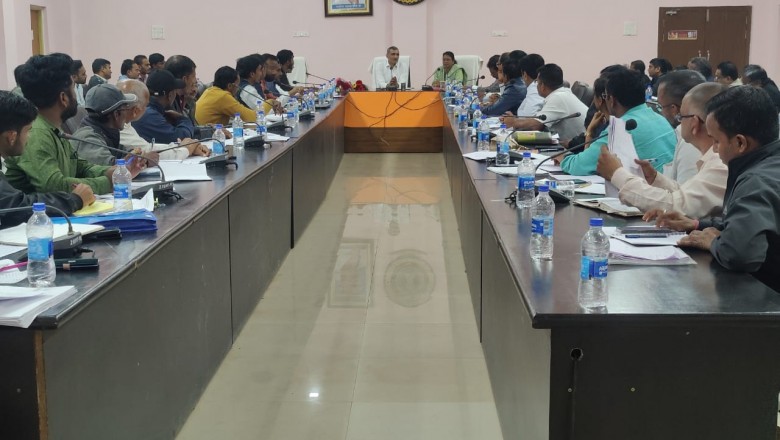 कलेक्टर ने की जिला पंचायत के कार्यों की समीक्षा, लंबित कार्य समय पर पूर्ण करने के दिए निर्देश
