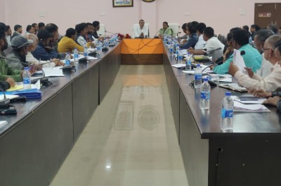 कलेक्टर ने की जिला पंचायत के कार्यों की समीक्षा, लंबित कार्य समय पर पूर्ण करने के दिए निर्देश