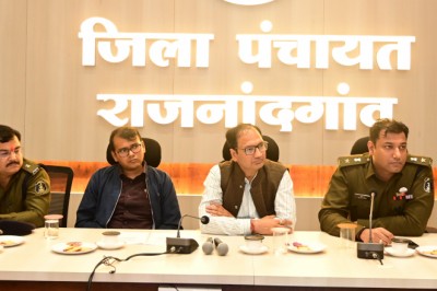 वाहन चालक भ्रामक खबरों एवं अफवाहों पर नहीं दें ध्यान और अधिकृत जानकारी से रहें अवगत - कलेक्टर