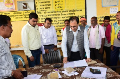 किसानों के वास्तविक धान उत्पादन की ही खरीदी करें समिति प्रबंधक - कलेक्टर