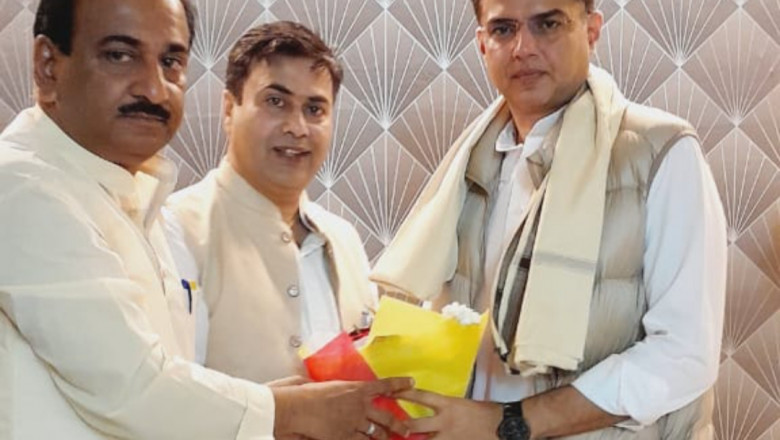 प्रभारी सचिन पायलट के प्रथम छत्तीसगढ़ आगमन पर महापौर धीरज बाकलीवाल ने पुष्प गुच्छ एवं शाल भेट कर किया स्वागत व अभिनंन्दन