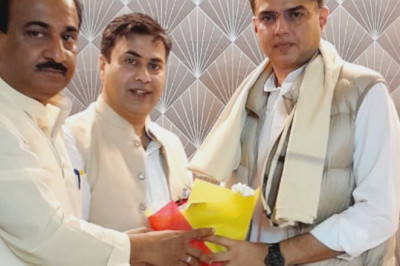 प्रभारी सचिन पायलट के प्रथम छत्तीसगढ़ आगमन पर महापौर धीरज बाकलीवाल ने पुष्प गुच्छ एवं शाल भेट कर किया स्वागत व अभिनंन्दन